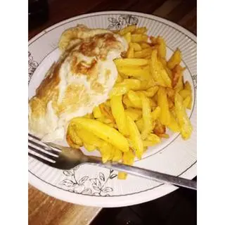 Chips with 2 Fried Eggs (grade)