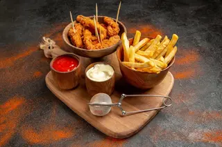 Chicken Nuggets + Frites + Jus Darci