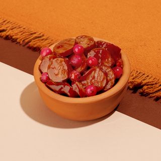 ძეხვები ბარბექიუ წითელ მოცხართან