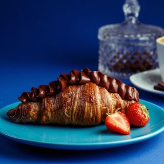 Круассан с шоколадным кремом