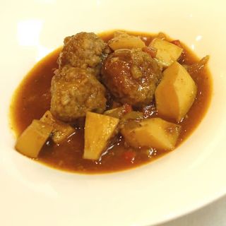 Sepia Con Albóndigas