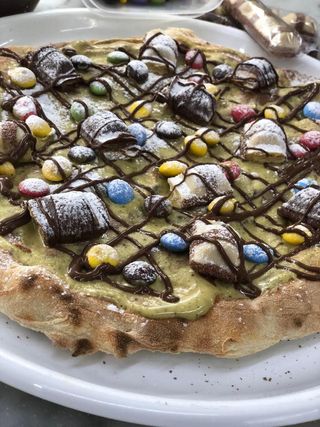 Pizza kinder (nutella bueno e smarties )