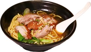 38. Spaghetti in brodo con anatra arrosto