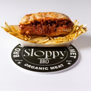 Hot dog de cerdo con sloppy joe (boloñesa)