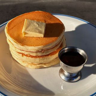 ПАНКЕЙКИ З КЛЕНОВИМ СИРОПОМ (330 г)