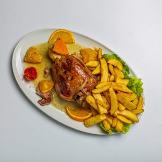 Codillo al horno con patatas (500 g.)