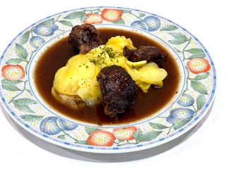 Carrillada de cerdo con reducción Pedro Ximénez y guarnición