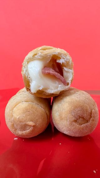 Tequeño De Queso Amarillo con bacon (1 Ud.)