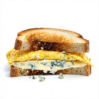 Bocadillo De Queso Roquefort Y Tortilla