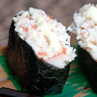 305.Gunkan polpa granchio(2pz)蟹肉军舰