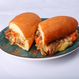 Чизстейк сэндвич