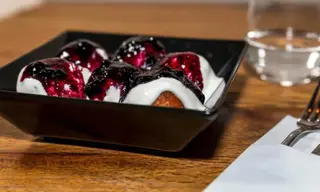 Papanasi cu smantana si dulceata