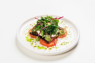 Салат из баклажанов с помидорами и моцареллой