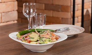 კიტრი პომიდორი ნიგვზით