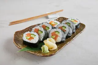 73. Futomaki De Salmón