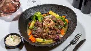 Rasol de vită cu legume și hrean