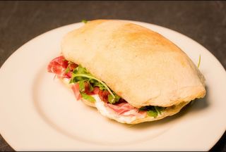 Sendvis cu prosciutto crudo 300 g