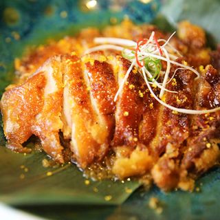 Magret de pato laqueado con salsa de naranja