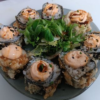 FUTOMAKI DE ANGUILA Y FOIE