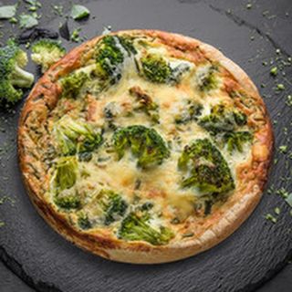 Пица с шунка, кашкавал, броколи и сметана (1200г)