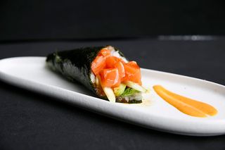 82 Temaki Tartar Salmón
