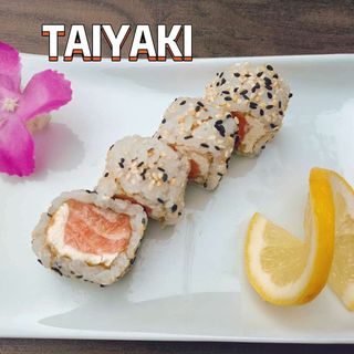 26 CARIFORNIA SALMAO COM QUEIJO 