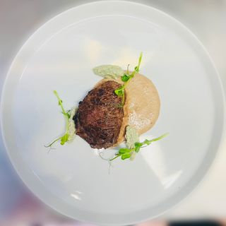 Medaglione di manzo crema di fagioli e gorgonzola piccante