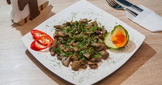 Sote de ciuperci cu smântână şi pătrunjel