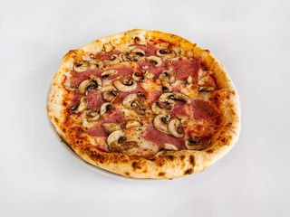 Pizza proscciuto cotto y funghi