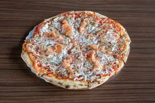 Pizza Salmón Con Tomate Y Mascarpone (Mediana Redonda De 30 Cm.)