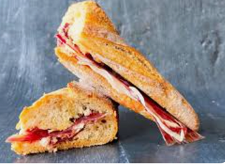 Bocadillo De Jamón Y Tomate