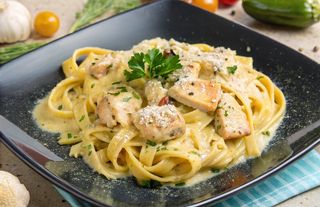 Pasta sa piletinom u kremastom sosu
