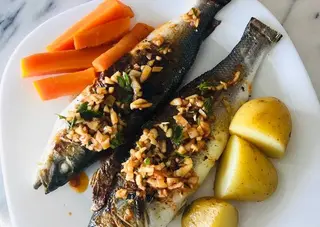 Robalo Grelhado com Batata Cozida e Legumes