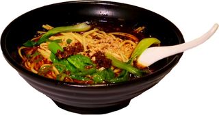 Spaghetti chengdu con maiale tritato