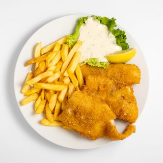 Pohani fileti oslića s prilogom