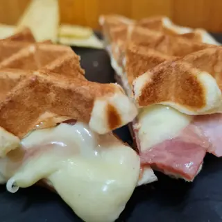 Gofre De Jamón York Y Queso