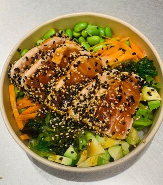 Poke' salmon tataki