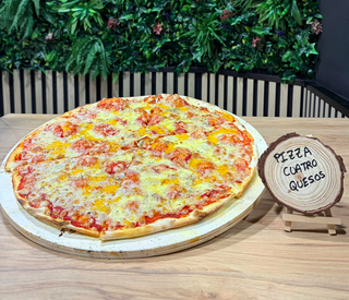 Pizza De Cuatro Quesos 40 Cm.