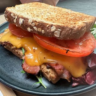 Sándwich Woody Pastrami