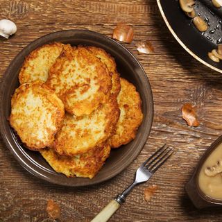 Placki ziemniaczane z sosem grzybowym