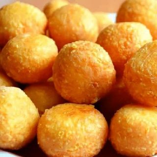 Pączki w sosie karmelowym