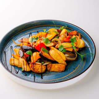 Индейка с овощами и картофельными дольками