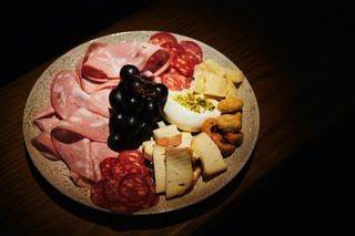 Tabla De Quesos Y Embutidos Artesanales