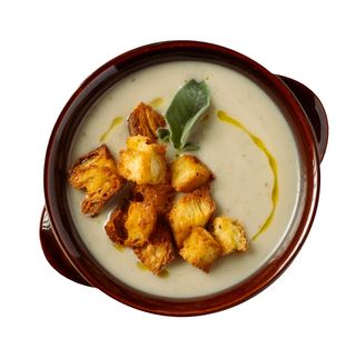 Vellutata di topinambur e olio alla salvia