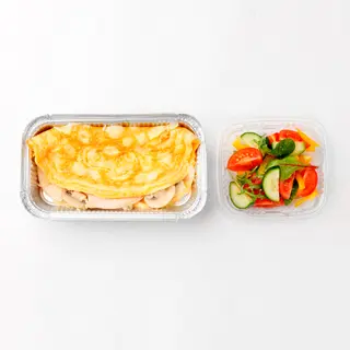 Omletă cu Carne de Pui, Cașcaval și Ciuperci