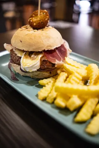 Hamburguesa El Montañes