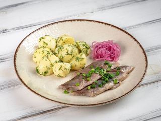 Оселедець матіас з відвареною картоплею (100/200g)