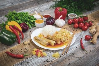 Sajgonki z Ryżem i Surówką (3 sztuki)