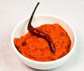 Pikantna salsa pomidorowo-ziołowa 80g