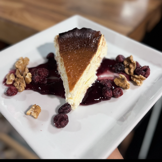 Tarta Vasca de Queso con mermelada de Frutos Rojos 